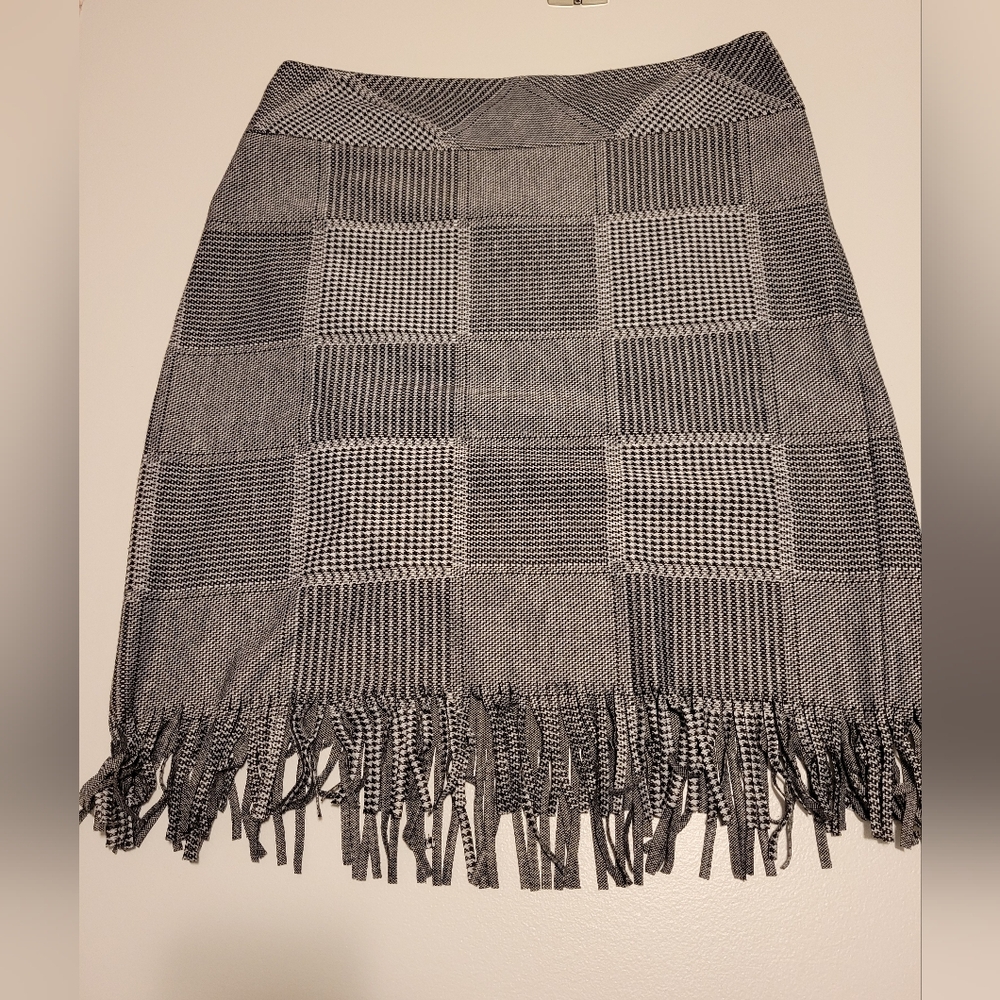 Plaid and Houndstooth Black and White Skirt with Tassles Size Large ❤️
